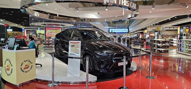 これまた久しぶりのドバイ。<br /><br />約3時間のトランジット眠い・・