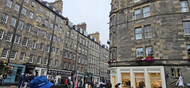 12時45分グラスゴーに到着し、バスでエジンバラへ。<br /><br />15時半から日本人ガイドさんとエジンバラ観光スタートです。