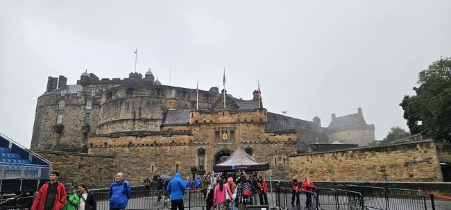 その前にエジンバラ城へ。