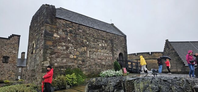 St Margaret&#39;s Chapel<br /><br />デイヴィッド1世が、1093年にエディンバラ城で亡くなった母マーガレットに捧げ、王家の私用礼拝堂として建てました。