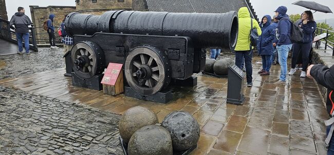 Mons Meg<br /><br />150キロの砲丸を飛ばします。