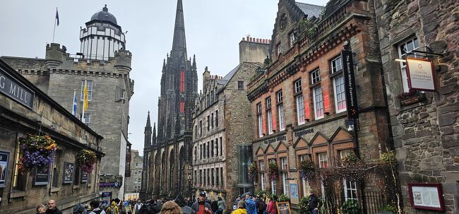 先ほど歩いたロイヤルマイルを戻ります。