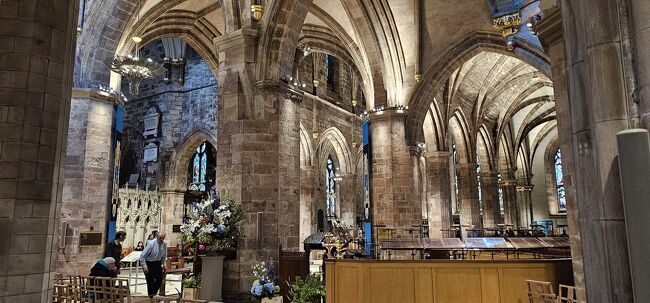 あれ？<br />コンサートかな・・中央には入れない感じです。