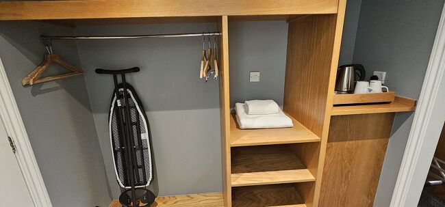 湯沸かしポットもありました。<br /><br />冷蔵庫はなし。