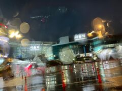 最終日４日目です。
11時半頃のA'REXに乗る前にロッテアウトレットで買い物したりしたかったので朝６時すぎにタクシーでソウル駅にて帰国便のチェックインと荷物預け、出国審査に行きました。
最終日は雨のスタートです。都心空港ターミナルへ行く時は「ソブヨク 15番出口」と言うと1番近い出口に行くことができます。