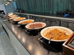 サクッと出国して、プライオリティパスでマティーナラウンジへ。子どもはパスがないので有料でした。パスの同伴で入るより、ラウンジで子ども料金を支払った方がお安かったです。
空港内で家族で食事するより安いので、両親がプライオリティパスをお持ちであれば子ども分を支払ってもいいと思います。