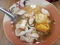 帰国便は深夜なので早めの夕食としていつものルンルアンでタイラーメンを頂きます。バンコクに来たら一度は食べたいのだ。