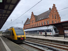 列車で30分ほどでヒレレズに向かう

DKK48が無料