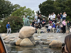 コペンハーゲンのはりまや橋を裏側から見られます

裏から見ると、こんなものに・・・しょーもな、ってなると思うが、みんなその気持ちになるために来てる模様