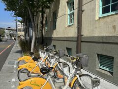 3日目
ホステル近くにある嘉義市立美術館のYouBike(ubike)ステーションからレンタサイクルすることに

ubikeを借りる為に前夜クレジットカードを登録したので、友達2人は割とすぐに自転車を動かすことができたのですが、私だけ上手く行かず結構手こずりました。結局再登録したらすんなり解決！
3人揃って無事出発することができました^^;
