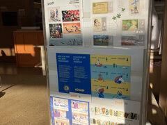 朝のお散歩！
郵便局開いていました。切手好きなので早速見ていたら、かわいいムーミンの切手発見！！
お値段分からずキャッシャー行ったら。。。
1セット15ユーロ（2400円位）でした。
4セット買ってしまった。。。
切手侮っていました。。。

