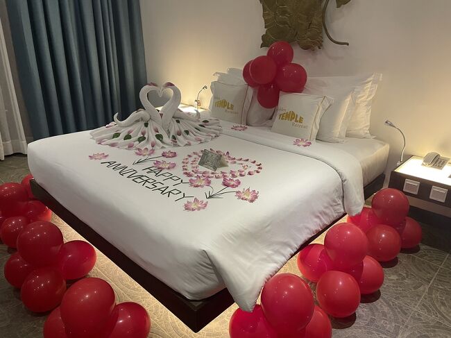 先月結婚記念日だったのでこの様なデコレーションのお部屋に　すごい笑<br />案内してくれたレセプションの女の子はとても可愛い感じでフレンドリーでした<br />すぐ仲良くなれました