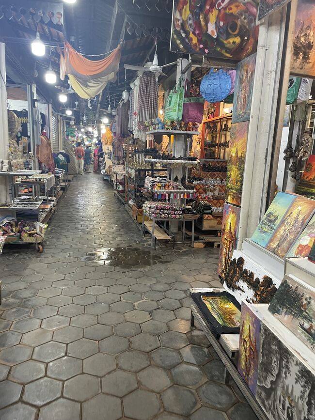 そこからディナーをかねて街へ<br />ここはオールドマーケット