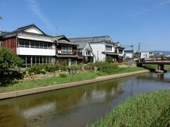 柳井川に架かる宝来橋と街並み