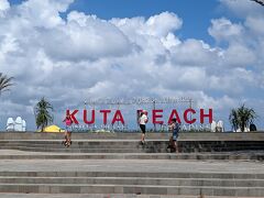 クタビーチへ散策に向かいます。
初めてバリ島を訪れたのが30年前（歳がバレちゃう）。
レギャンのパドマビーチホテルに泊まりました。