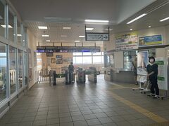 篠ノ井で下車。一度下車してしなの鉄道の切符を購入。