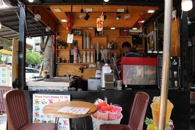 スタバ前のお店で水分補給
