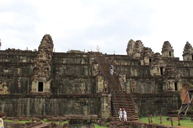 この階段を上がっていきます<br />結構急