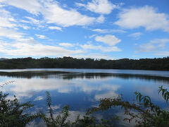 一碧湖・・・静かな時間の流れる伊豆の瞳

伊豆半島最大の湖　周囲は4km

自然が残された湖畔には　遊歩道が整備

約10万年前に　火山の噴火でできた火口湖

森林浴楽しみながら　ゆったりと大人時間　満喫

偶然にも　映画のクランクアップに　遭遇

この湖の美しさ　再認識できるハプニング　体感

