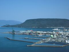 目の前にあるのは屋島。
