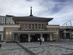 奈良駅となりの観光案内所
素敵な建物は旧駅舎だそう
スタバも入って素敵なリユースのかたち