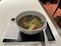 ホテルに戻って、やっぱりドーミーインといえばの夜泣きそば。夕食が早めだったのでちょうどいい感じだった。