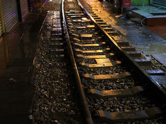 鉄道写真好きとしては外せないトレインストリートですが、ツアーなんで勝手に行くのはNGです。それで夕食後の自由な時間に、いつか来ることもあるだろう撮り鉄一人旅のためにロケハンです。35mm