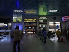 このツアーの目玉のひとつがダナンからフエまでの南北統一鉄道乗車体験です。乗り鉄の私がこのツアーを選んだ最大の理由です。駅に着いた段階でテンション爆上がり(≧∀≦) 35mm