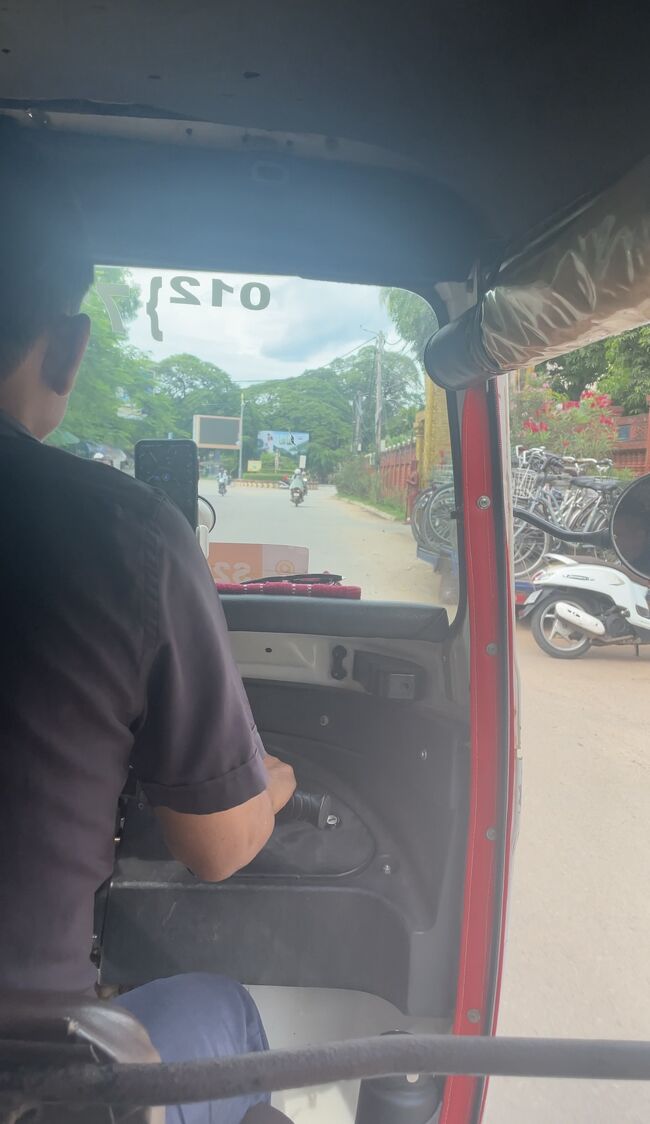 Grab使ってトゥクトゥクを呼び<br />プノンバケン寺院へ