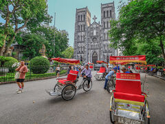 6泊8日のツアーで600枚近く撮りましたので特に印象に残った画像のみアップします。

ハノイ大教会にて、フランスの教会とベトナムのシクロを。もっとシクロに寄りたかったけれど、シクロのおじさんの視線が怖かった笑
16mm