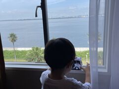 今回お世話になったのは東京ベイ舞浜ホテルファーストリゾート。
オフィシャルホテルなのでレンタルベビーカー持ち込めるし直通バスあるし子連れにはとても助かりました。