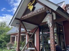 少し遅めのランチは”ムースヒルズバーガー”でハンバーガー

13時についたのに1時間待ち
名前を書いて大人しく待ちましょう
