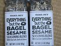 トレーダージョーズで検索したら
必ずヒットする
「エブリシング・バット・ザ・ベーグル・セサミ・シーズニング・ブレンド」
$1.99
これは、母が大量購入してました
同じ職場の主婦さん方に配るとのこと