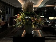 ホテルのフロント。
高級感がありました。
2日目でお疲れのため、2人とも早めに休みました。