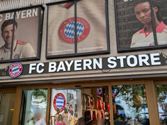 ミュンヘンと言えば『バイエルンミュンヘン』でしょう。
観光客で溢れています。