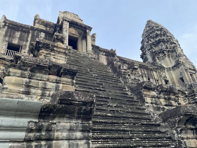 急な階段<br />別の向きから上へ登りました