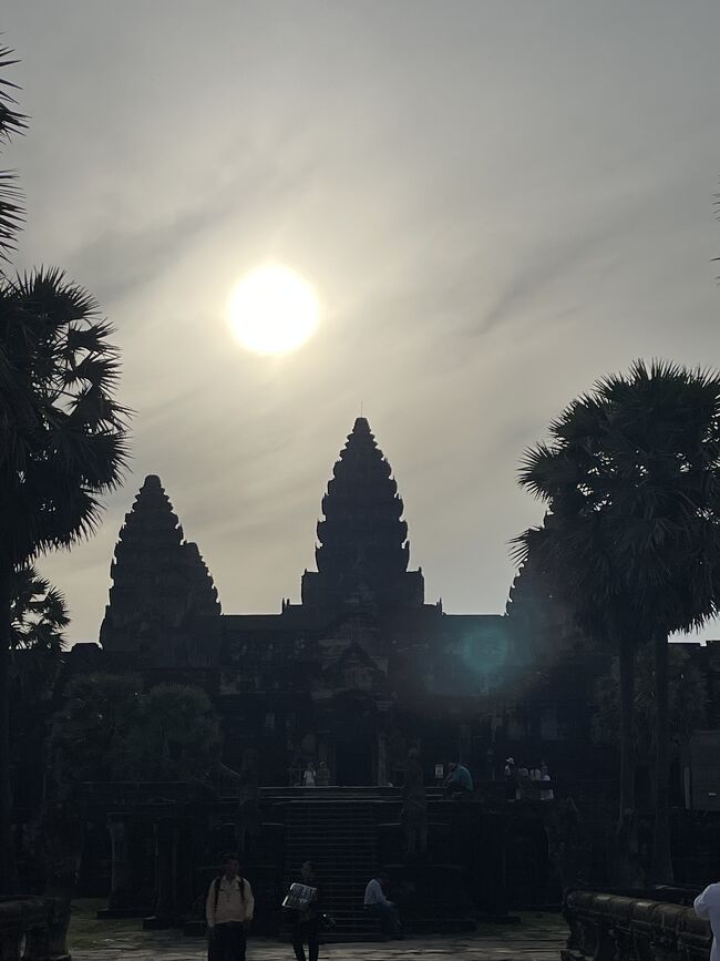 アンコールワットを出る頃には朝日がこんなに綺麗に上がっていました