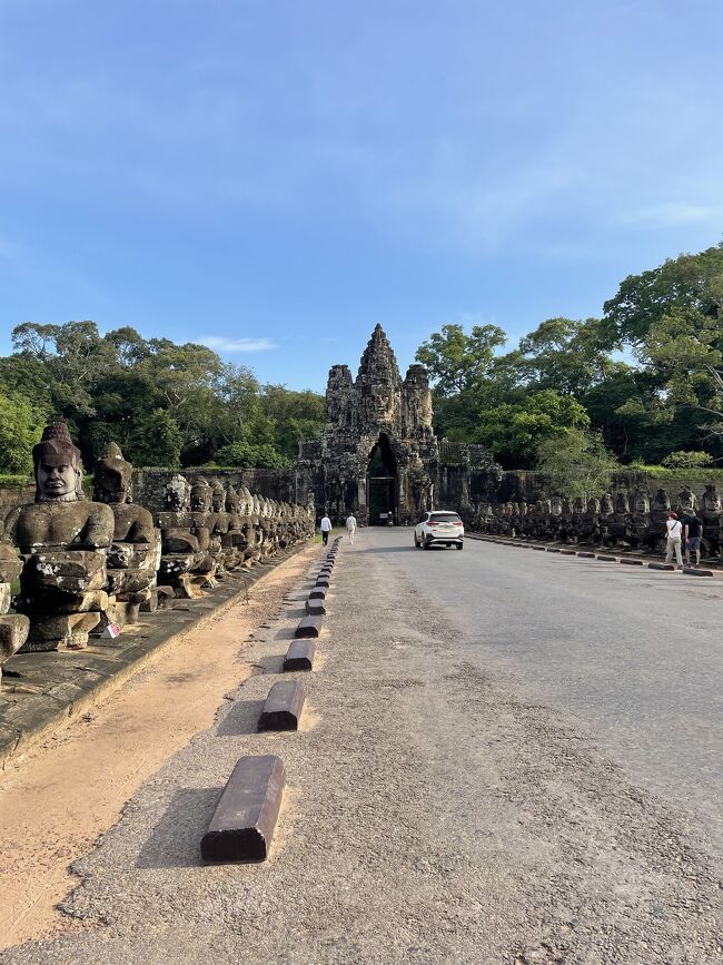 アンコールトムへの入り口<br />こちらで一旦降ろしてくれて写真撮ったりしてくれました<br />なんて親切な人
