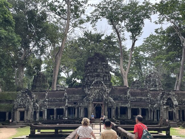 出口へ向かいます