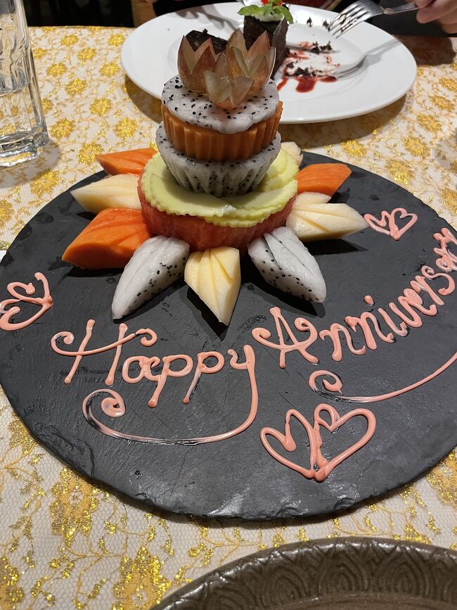 そしてここでお祝いのフルーツケーキが！！<br />ヤバい食べれん。。。笑<br />後でお部屋まで運んできてくれました<br /><br />3日目終了<br />次に続きます