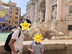 トレビの泉！
ものすごい人でした。なんとかコイン投げました！