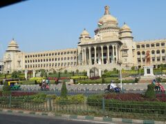 インドの第4の街、バンガロールのイギリス植民地時代の建築物、ヴィナード・サウダ(政庁ビル)
