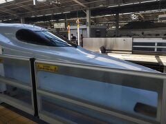 そうこうしてるうちに新大阪に到着しました。最近飛行機での移動が多かったので、久々の新幹線（しかも、さくら号←これ重要）は快適すぎた。