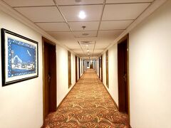 Copthorne Airport Hotelはだいぶ年季の入った感じですが、タダで泊めてもらえるには十分過ぎるホテルです。