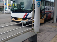 定刻の5分前に青森駅前バスターミナルに到着です。