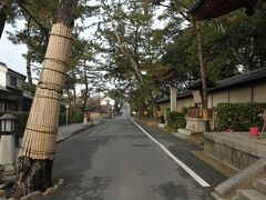 　この日は唐招提寺へ。門前の景色は子供の頃の記憶とずっと変わらない。