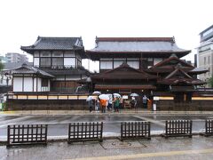 道後温泉本館（松山市道後湯之町）
改修工事中のシートが外されました。
2024年（令和6年）7月11日に本館全館が営業を再開するそうです。