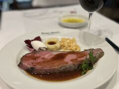 プライムリブ200gと書かれていますが、300gくらいありそう。しかも美味しいー