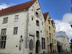 似たような可愛らしい長屋が３軒ほど軒を連ねていることから"三人姉妹"と呼ばれている