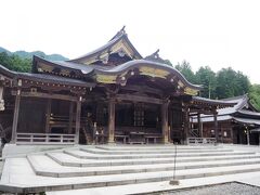 ［御祭神］
・伊夜日子大神（いやひこのおおかみ）
・天香山命（あめのかごやまのみこと）

こちらでは、普通のでも問題ありませんが［二礼四拍手一礼］でお詣りすると良いそうです